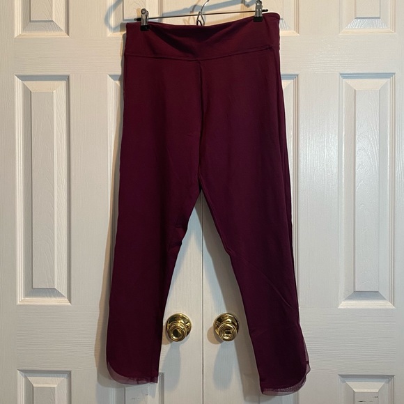 Victoria's Secret Pants - Victoria’s Secret Sport Maroon Leggings with Mesh